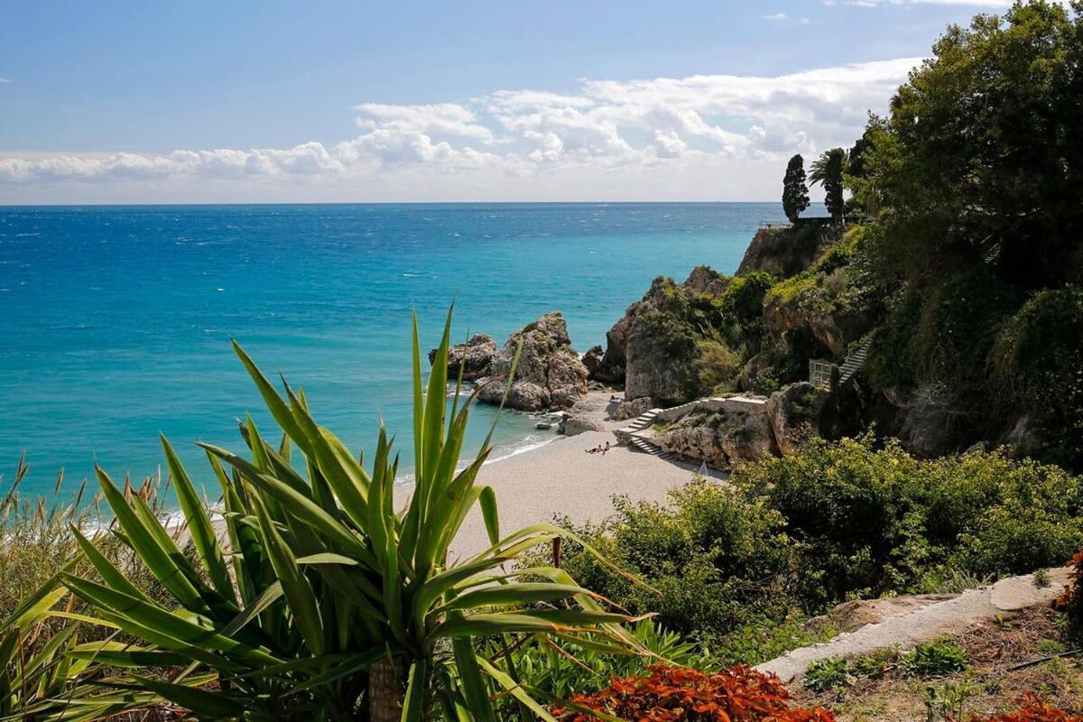 Apts Burriana Nerja Kültér fotó