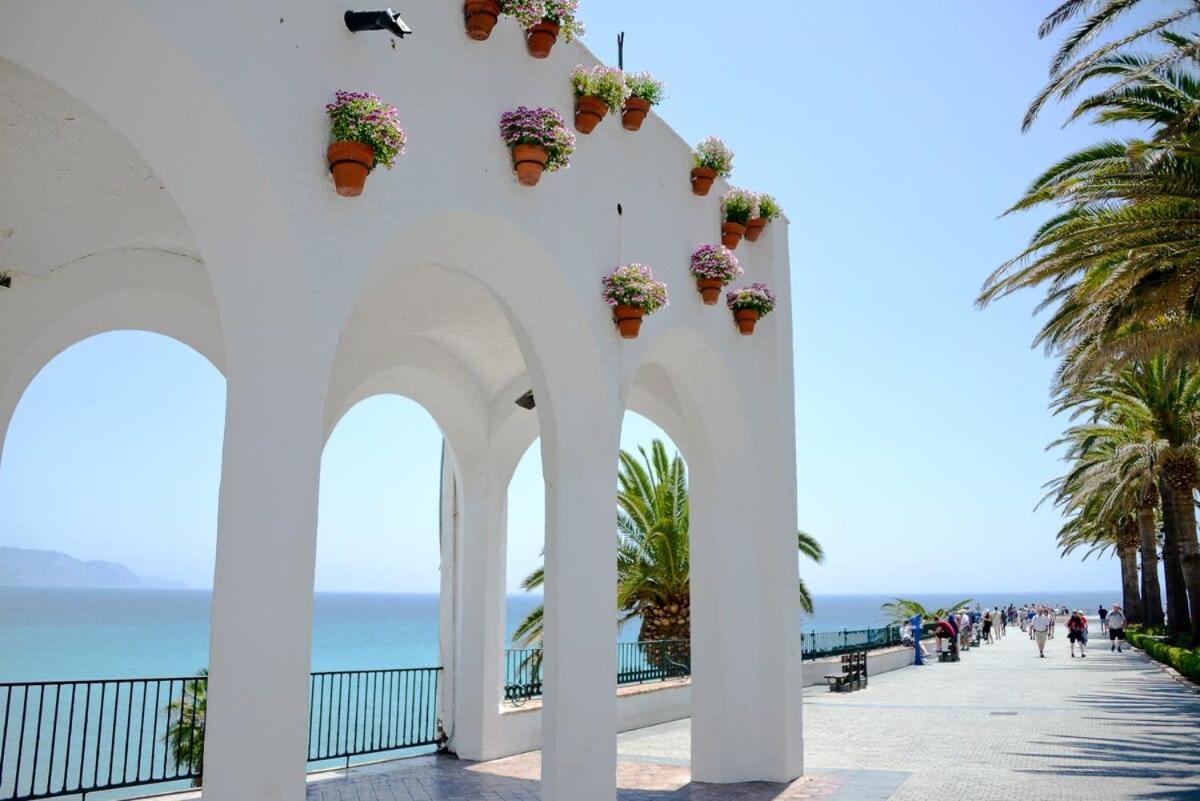 Apts Burriana Nerja Kültér fotó